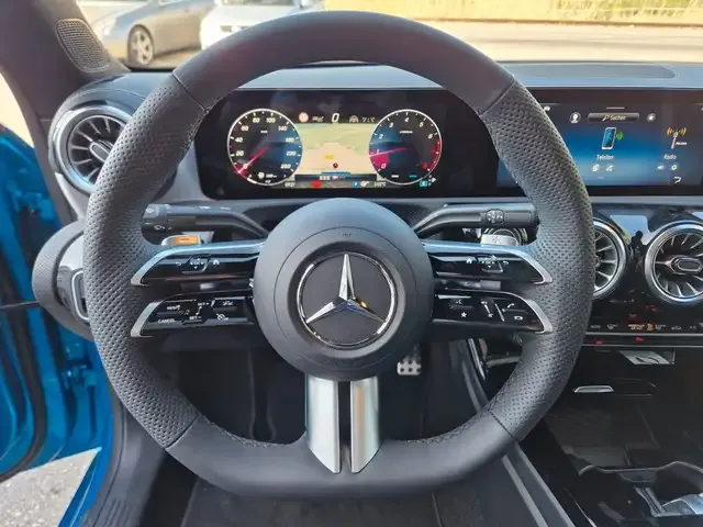 Mercedes-Benz CLA 200