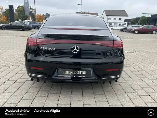 Mercedes-Benz EQE 300