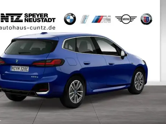 BMW 225