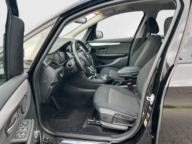 BMW 225