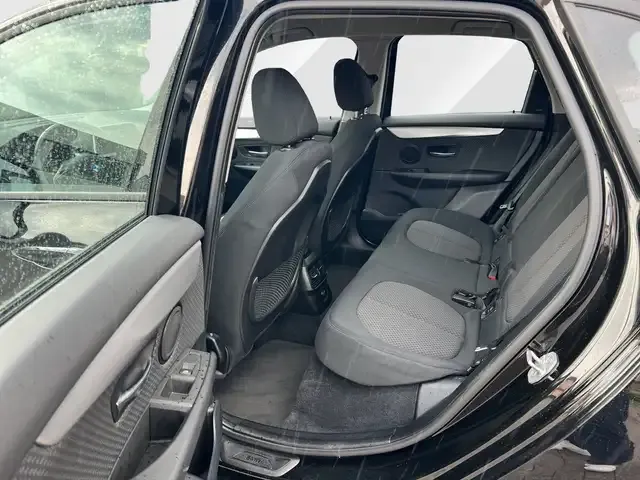 BMW 225