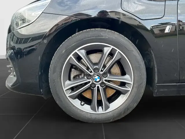 BMW 225