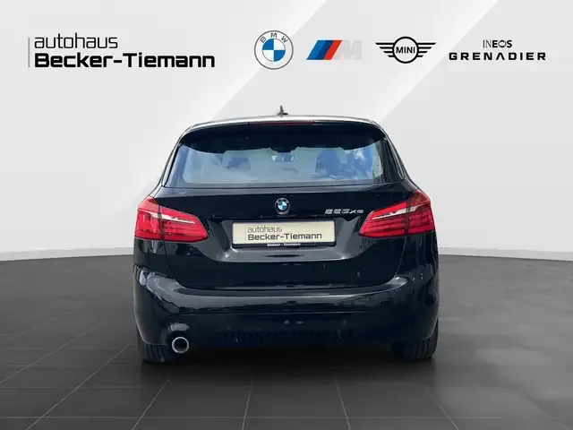 BMW 225
