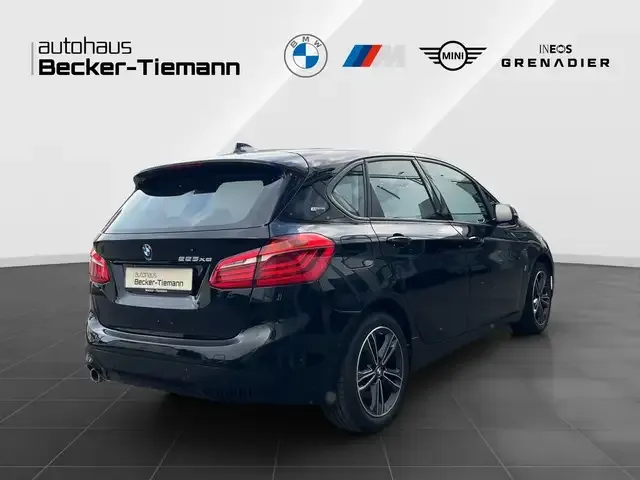 BMW 225