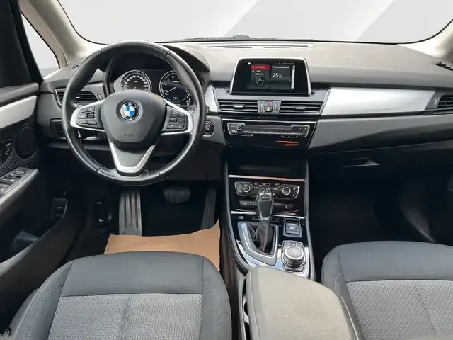 BMW 225