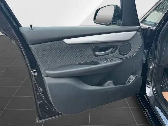 BMW 225