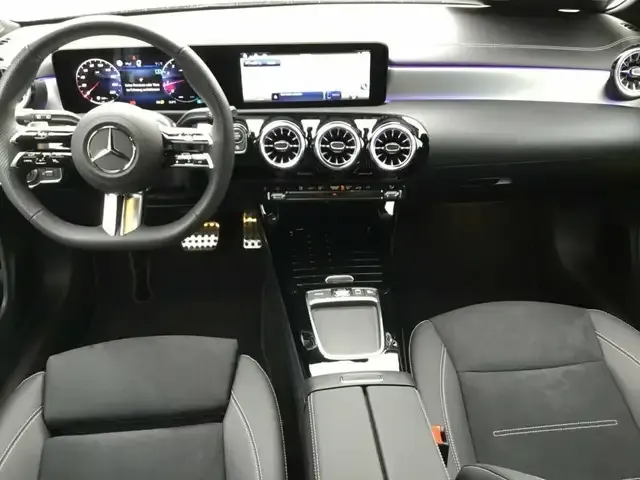 Mercedes-Benz CLA 180