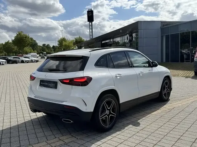 Mercedes-Benz GLA 180