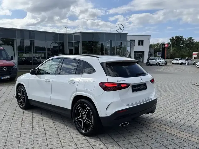 Mercedes-Benz GLA 180