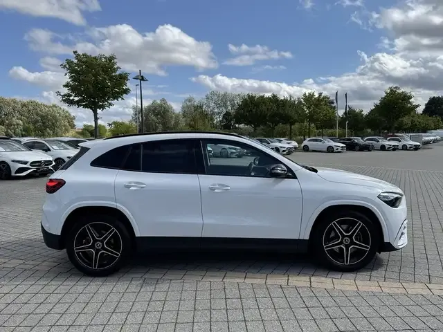 Mercedes-Benz GLA 180