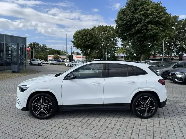 Mercedes-Benz GLA 180