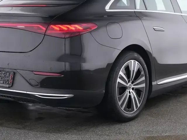 Mercedes-Benz EQE 300