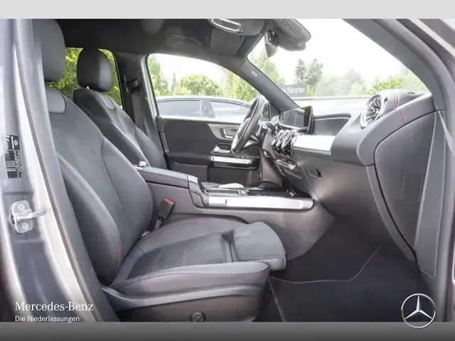 Mercedes-Benz EQB 300