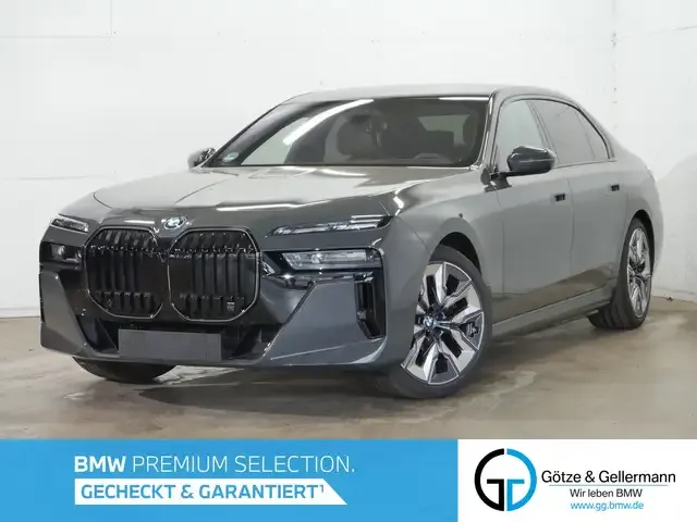 BMW i7