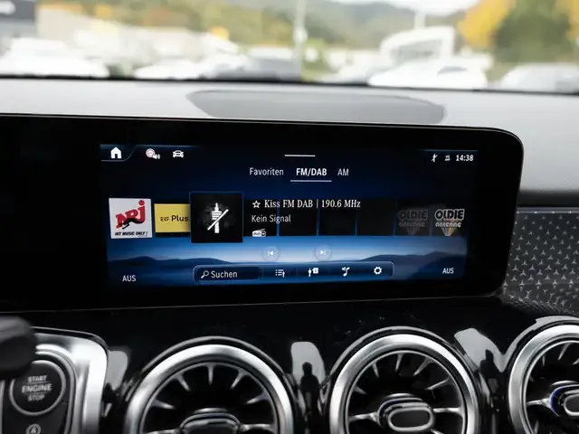 Mercedes-Benz GLB 220