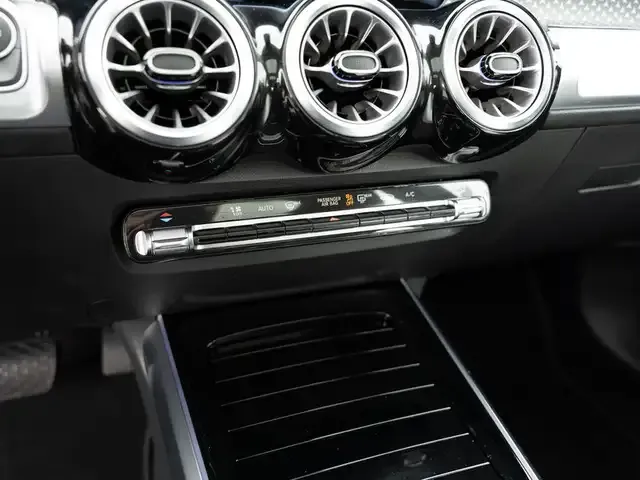 Mercedes-Benz GLB 220