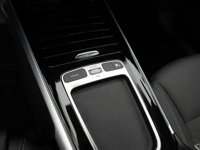 Mercedes-Benz GLB 220