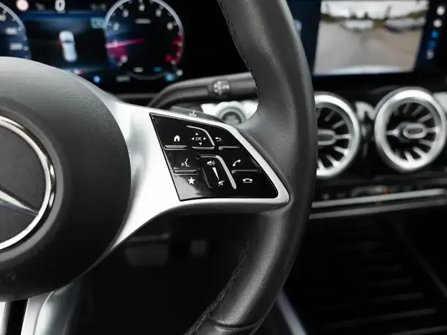 Mercedes-Benz GLB 220