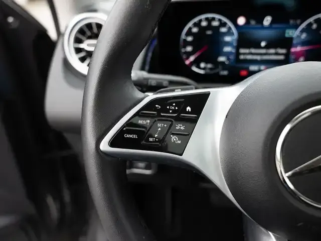 Mercedes-Benz GLB 220