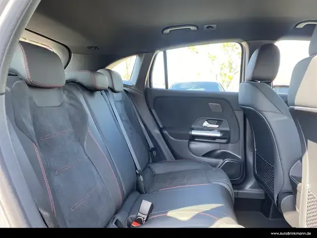 Mercedes-Benz GLA 180