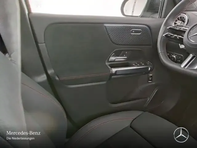 Mercedes-Benz EQB 300