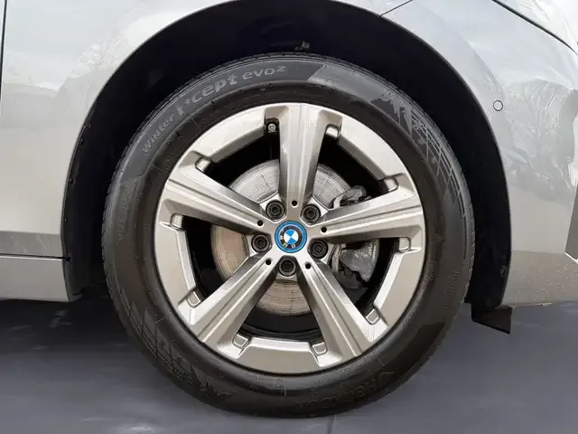 BMW 225