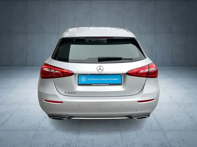 Mercedes-Benz A 220