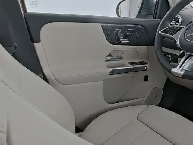 Mercedes-Benz EQB 300