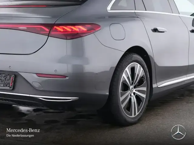 Mercedes-Benz EQE 300