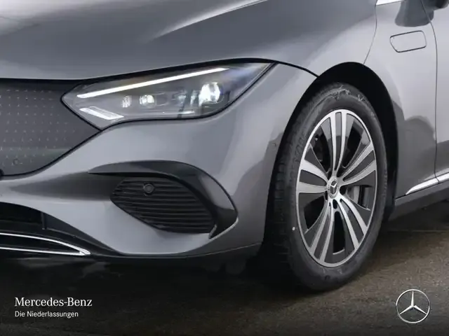 Mercedes-Benz EQE 300