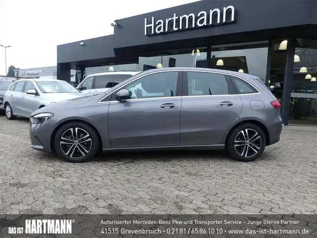 Mercedes-Benz B 180