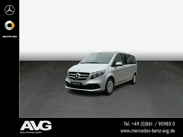 Mercedes-Benz V 220