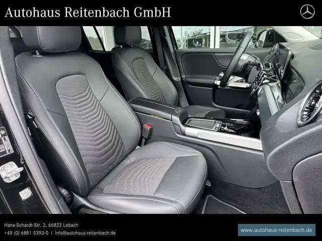 Mercedes-Benz GLB 220