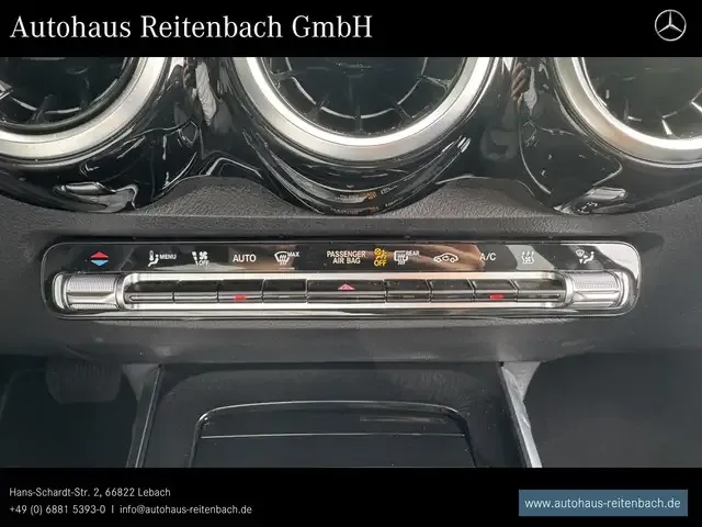 Mercedes-Benz GLB 220