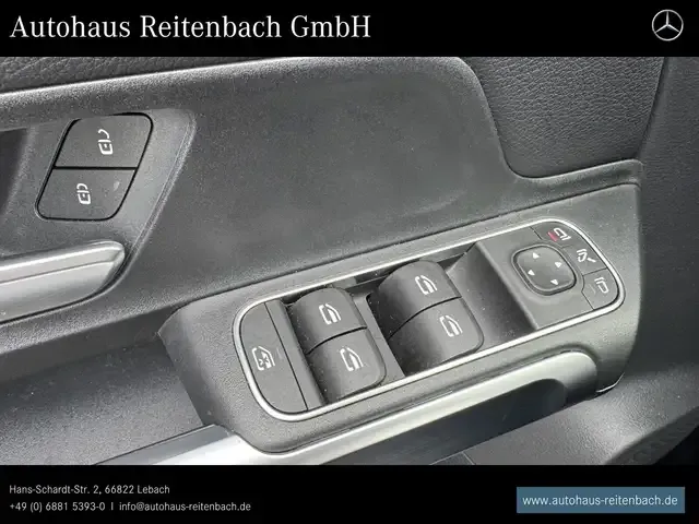 Mercedes-Benz GLB 220