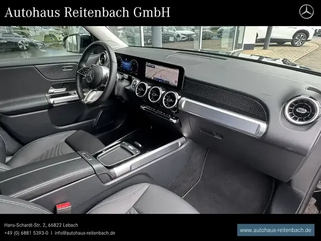 Mercedes-Benz GLB 220