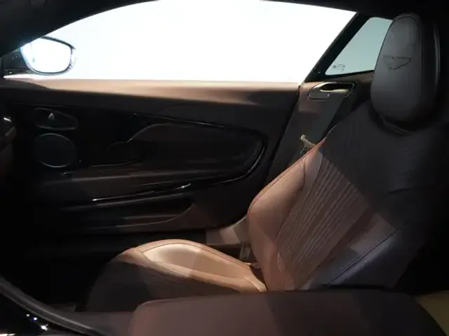 Aston Martin DB11