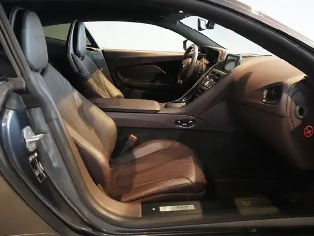 Aston Martin DB11