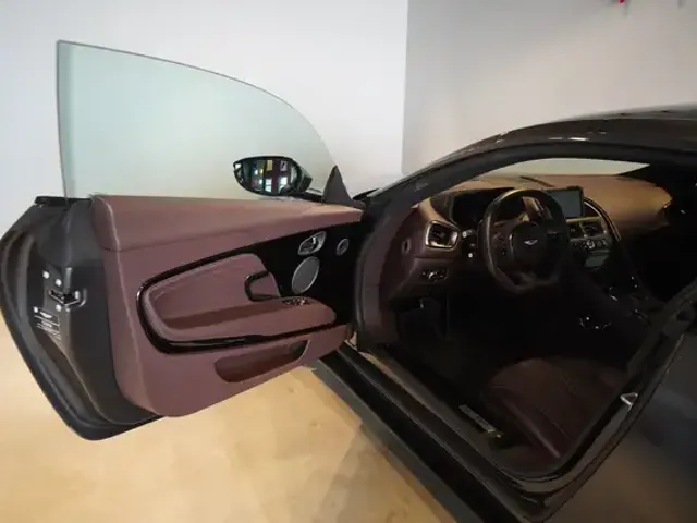Aston Martin DB11