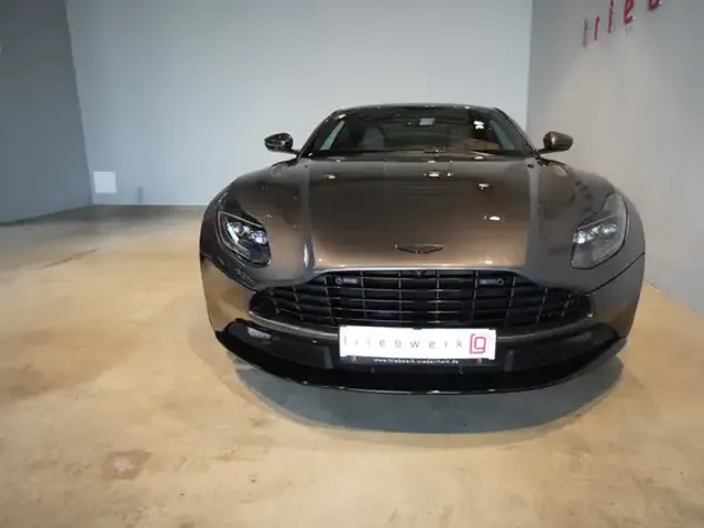 Aston Martin DB11