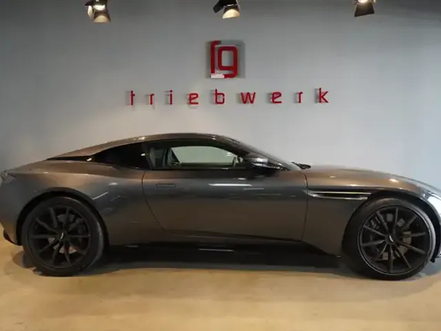 Aston Martin DB11