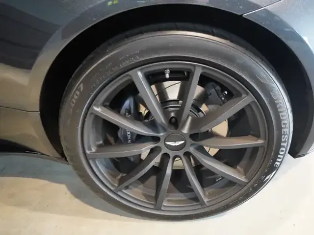 Aston Martin DB11