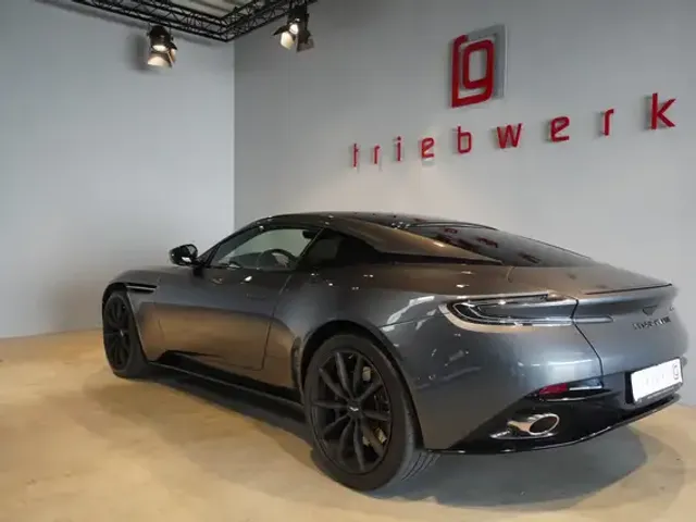 Aston Martin DB11