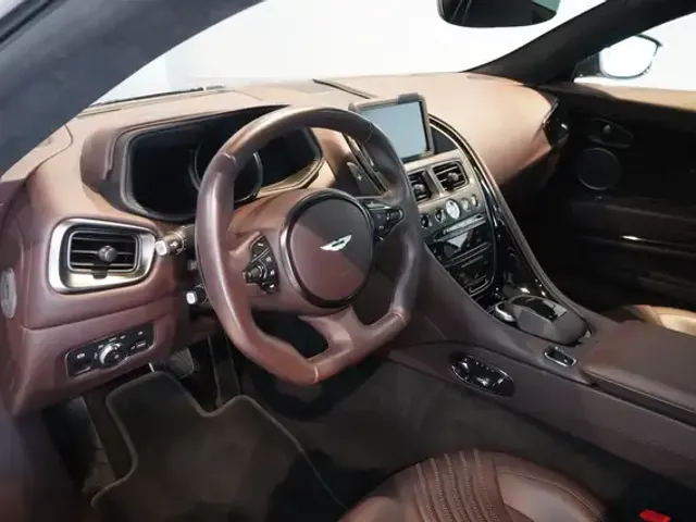 Aston Martin DB11