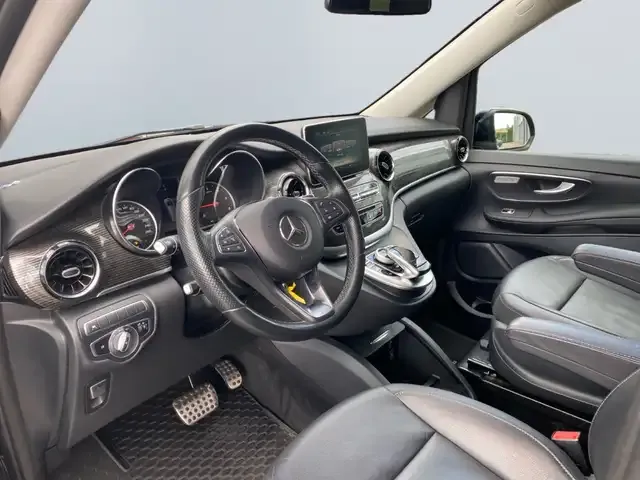 Mercedes-Benz V 220