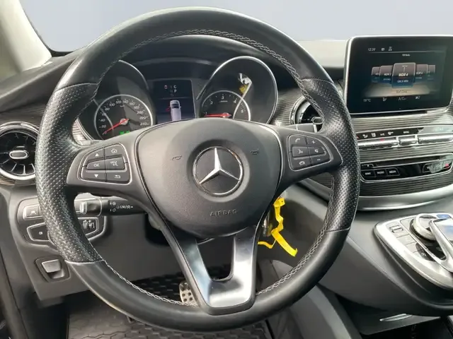 Mercedes-Benz V 220