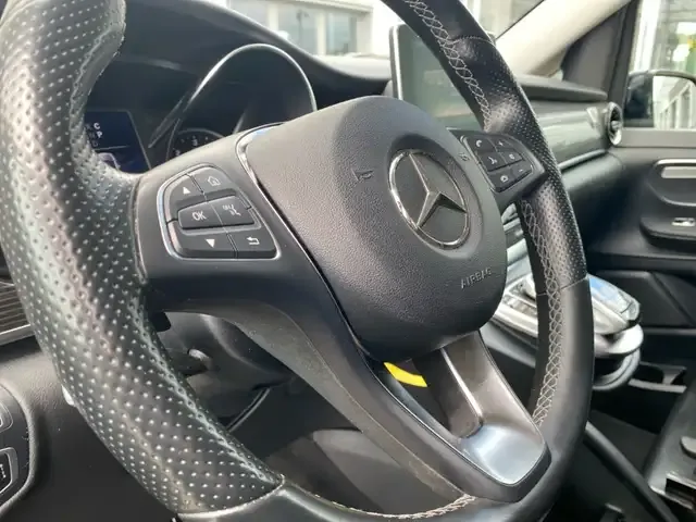 Mercedes-Benz V 220