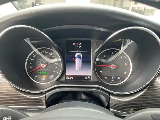 Mercedes-Benz V 220