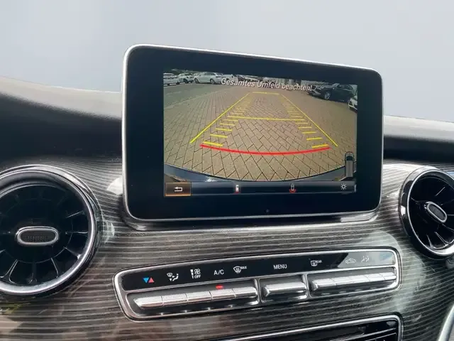 Mercedes-Benz V 220