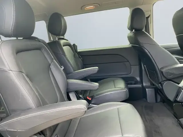 Mercedes-Benz V 220